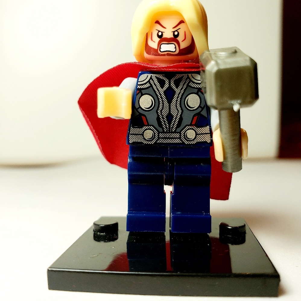 1.75" Marvel Blue & Red MiniFigure THOR Blocks